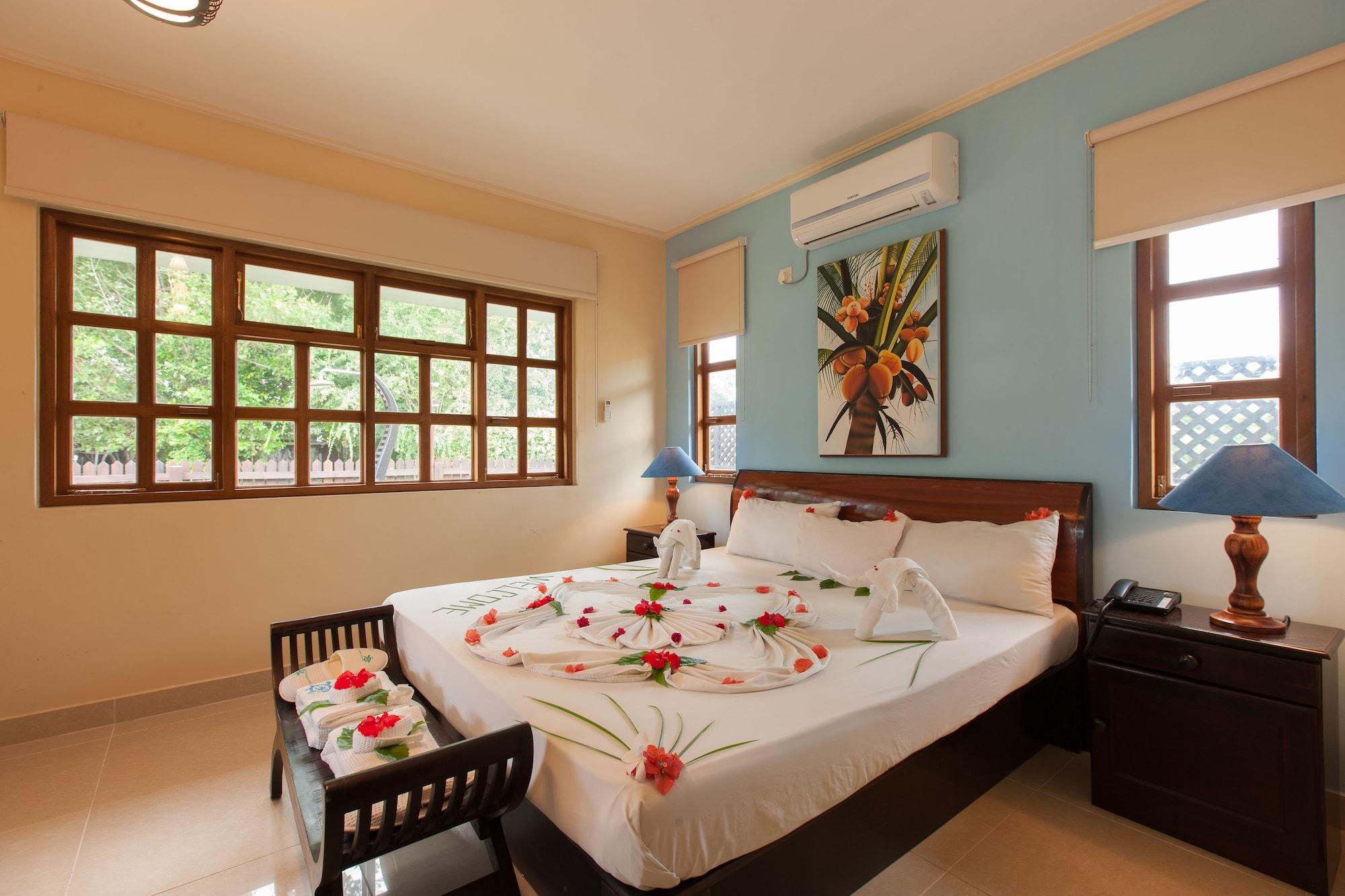Le Relax Self Catering Apartment La Digue Kültér fotó