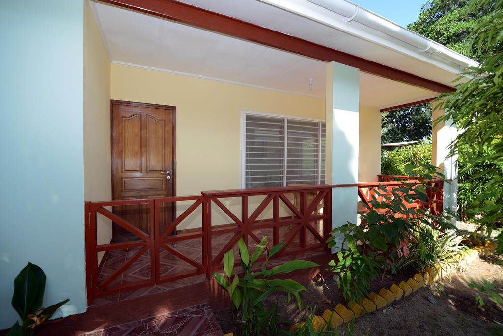 Le Relax Self Catering Apartment La Digue Kültér fotó